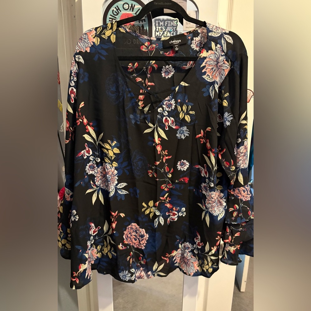 264- Chelsea Floral V-Neck Blouse - navy with Multi-Color Floral Print